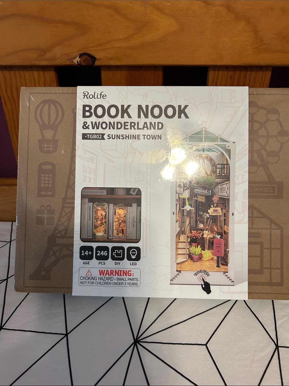 Rolife Book Nook & Wonderland - Sunshine Town (Beige/Brown)